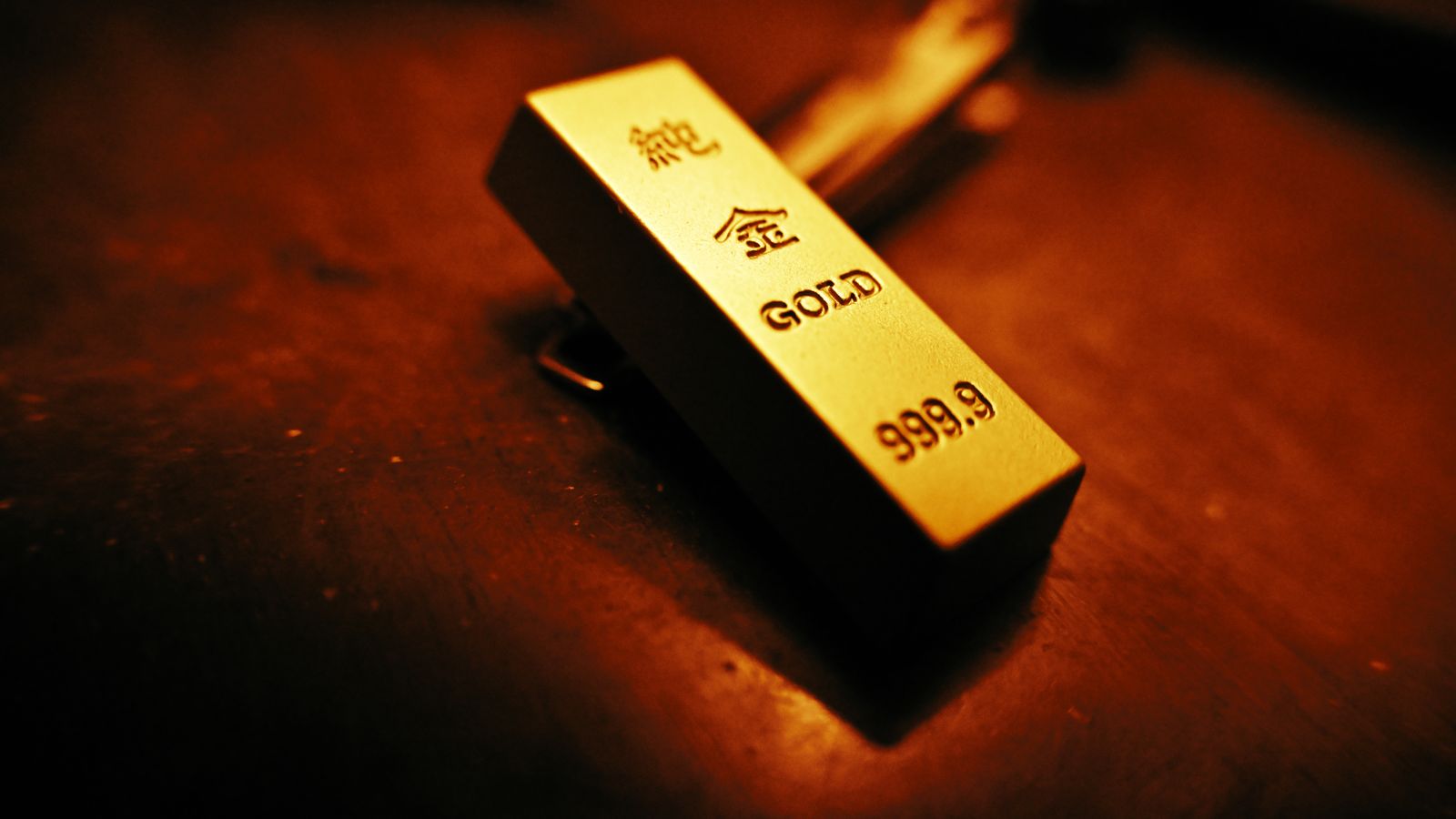 Oro in calo: la filiera dei lingotti taglia i prezzi d’acquisto Oro in calo: la filiera dei lingotti taglia i prezzi d’acquisto